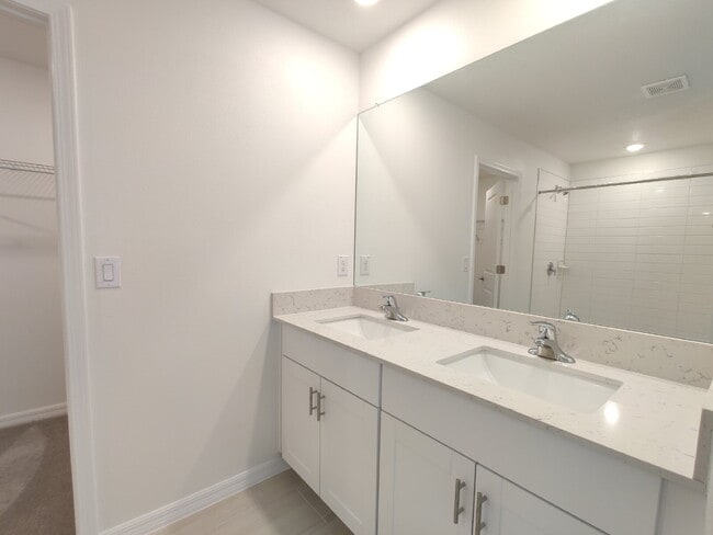 Building Photo - Spacious 5-Bedroom Home with First-Floor Owner's Suite in Land O' Lakes