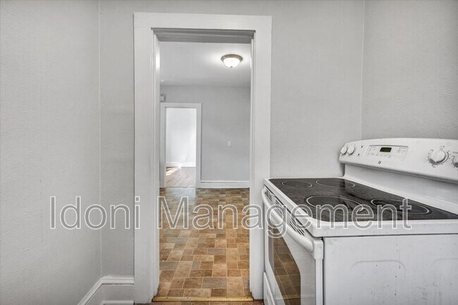 Building Photo - 14 Ridgefield St