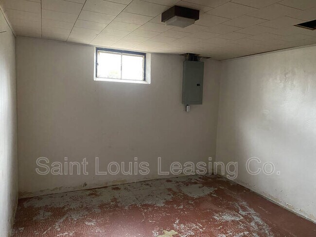Building Photo - 50 St Edward Ln