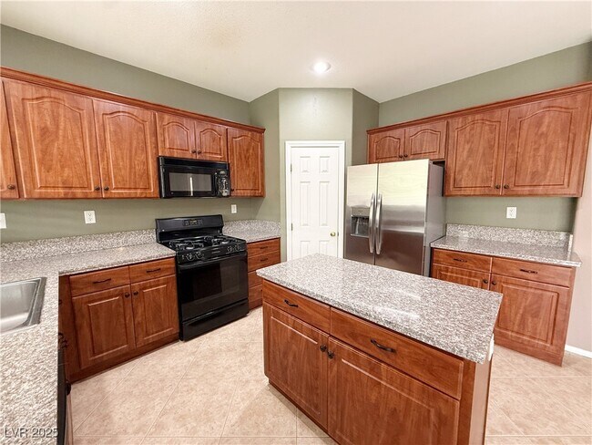 Building Photo - 5057 Shadow Valley St