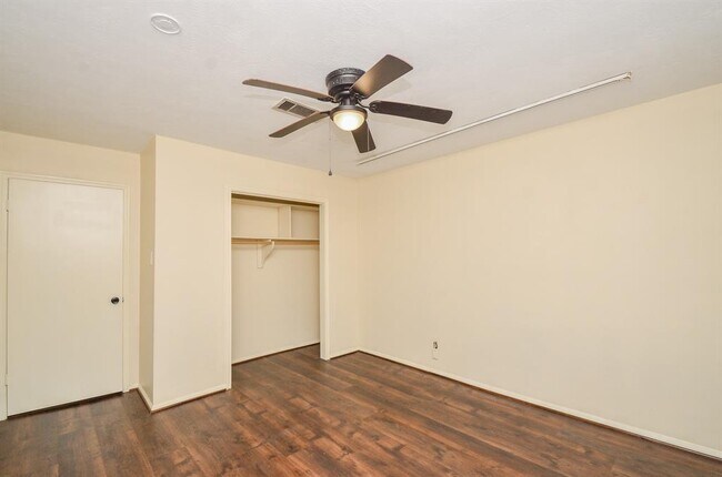 Building Photo - 6611 Cypress Point Dr