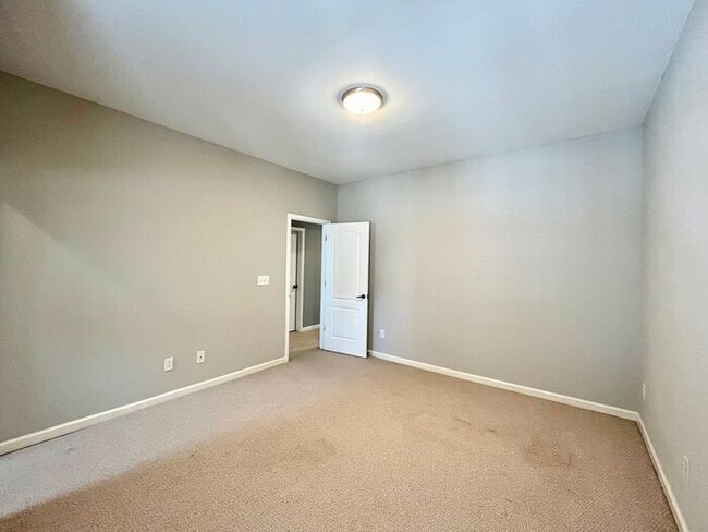 Building Photo - 12821 Doe Dr