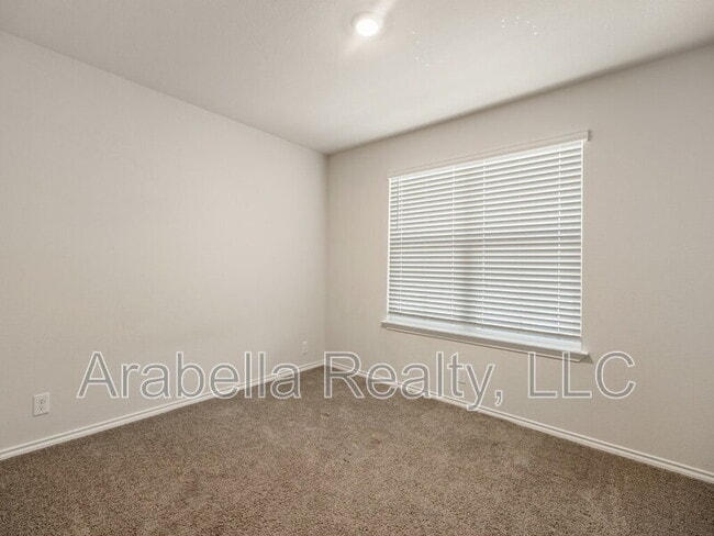 Building Photo - 6510 Vivaldi Isle