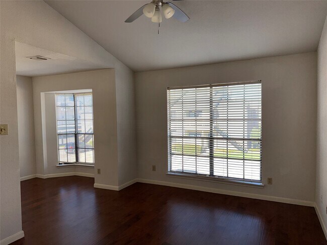 Building Photo - 2121 El Paseo St