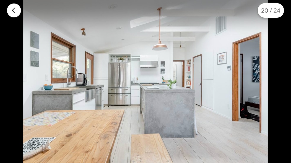 Building Photo - 4633 N Gantenbein Ave