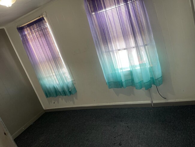 Building Photo - 2 Bedroom 1.5 bath home available in Frank...