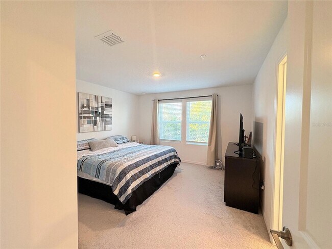 Building Photo - 5020 Revolutionary Wy