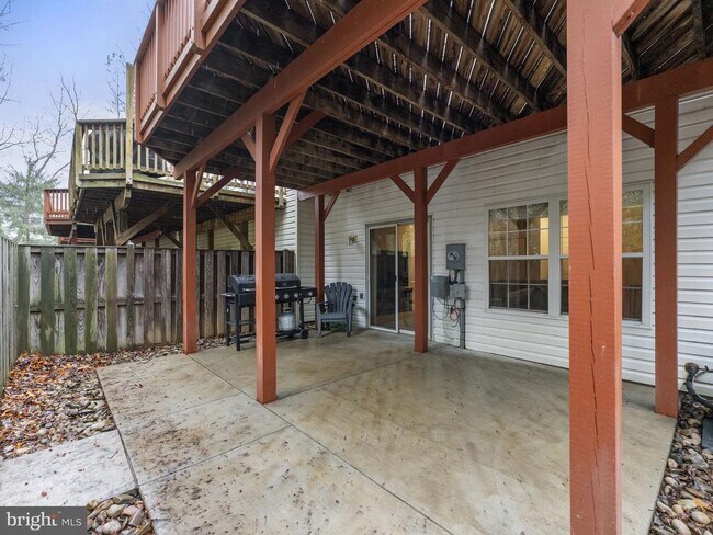 Building Photo - 8873 Royal Doulton Ln