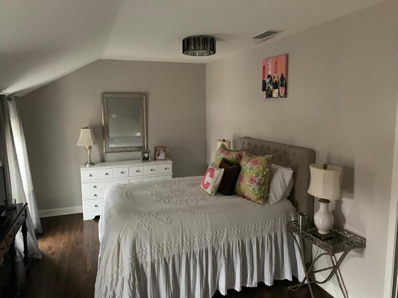 Building Photo - 5027 Wenonah Dr