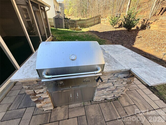 Building Photo - 5219 Sunriver Rd