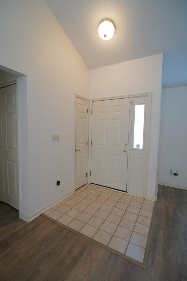 Building Photo - 2605 Yarmouth Ln