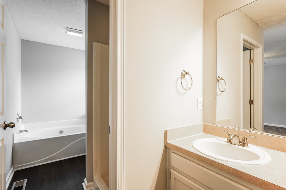 Building Photo - 3134 Creekview Ln