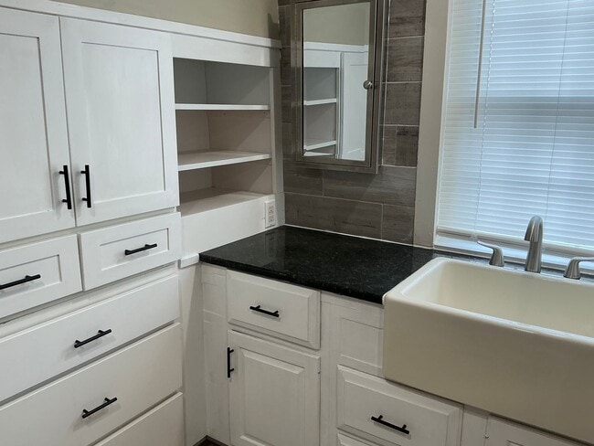 Building Photo - 167 S Main St