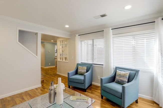 Building Photo - 545 Cassatt Way