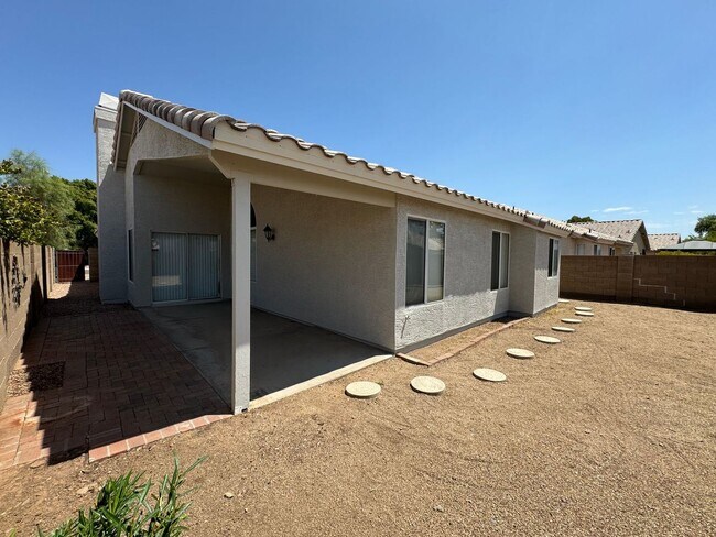 Building Photo - 3 Bedroom - 2 Bath - 1515 Sq. Ft. - in Gil...