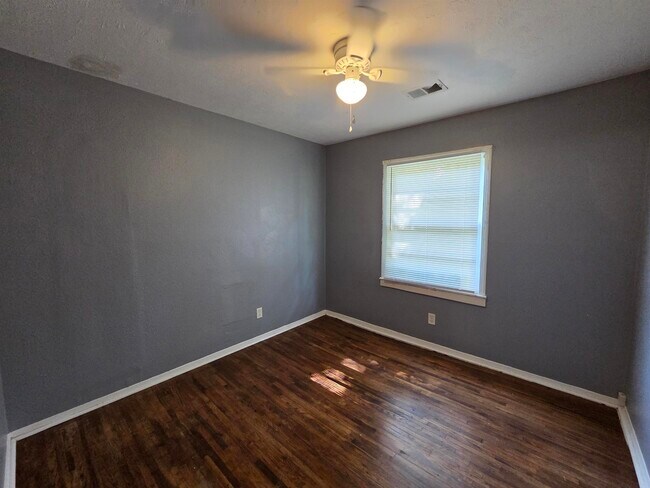 Building Photo - 3545 Debby Dr