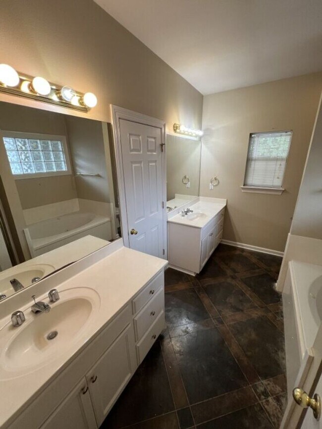 Building Photo - Beautiful 3BR Home in Sought-After Beau Pré off River Rd – Open Floor Plan & Fenced Yard!