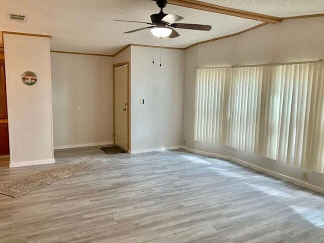 Building Photo - 2/2 Lady Lake Home