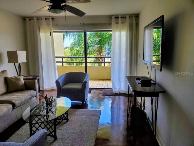 Building Photo - 106 1st St E