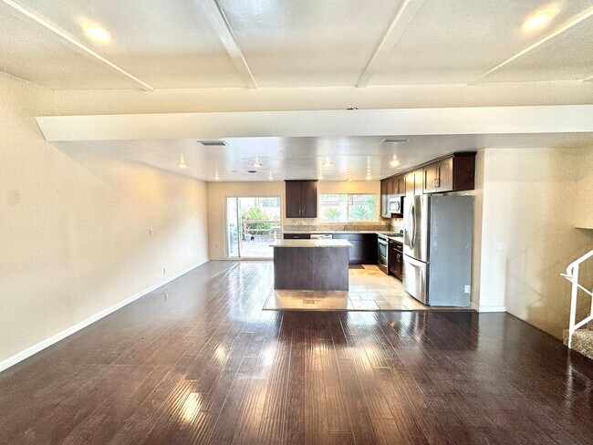 Building Photo - Huge Oak Park Home! 4bd/2.5ba house with incredible yard w/ VIEWS + spa, A/C, garage, W/D!