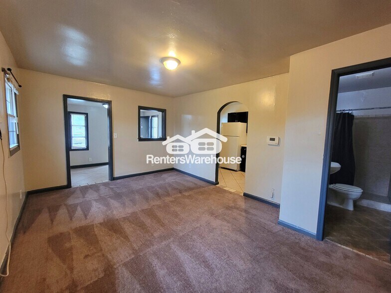 Building Photo - 1056 Regent St SW