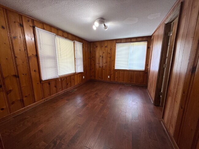 Building Photo - Will consider Section 8 "Charming 4-Bedroom Home with Hardwood Floors on Ready Section Road!"