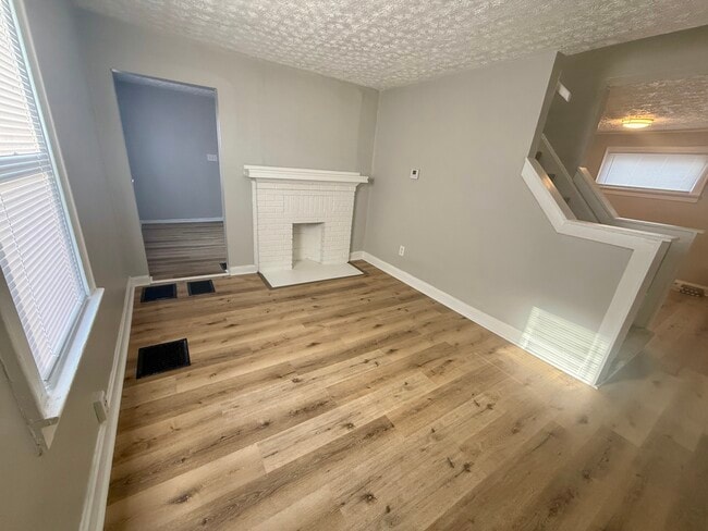 Building Photo - 745 S Wayne Ave