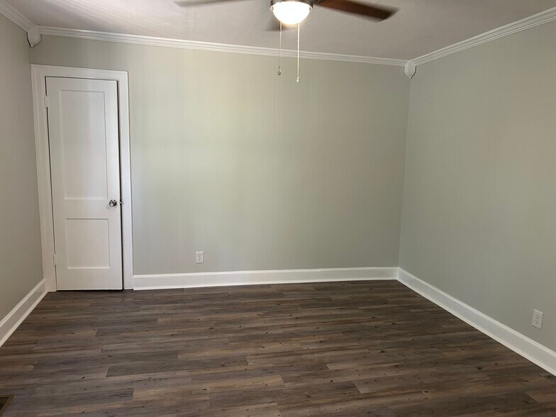 Building Photo - 600 Villard Dr