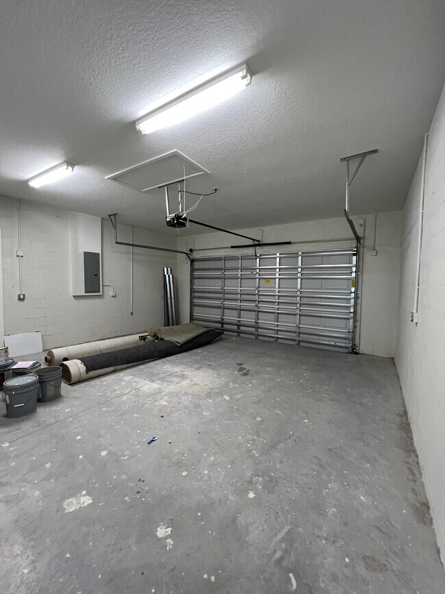 Building Photo - 1025 Jupiter Loop