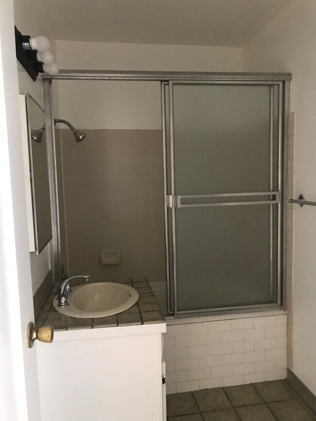 Building Photo - 1976 Hillhurst Ave