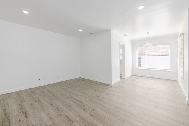 Building Photo - 16812 Addison St