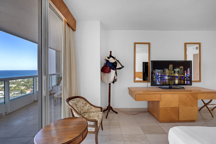 Building Photo - 21205 Yacht Club Dr
