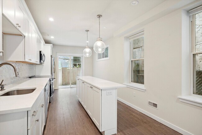 Building Photo - 1826 W Montgomery Ave