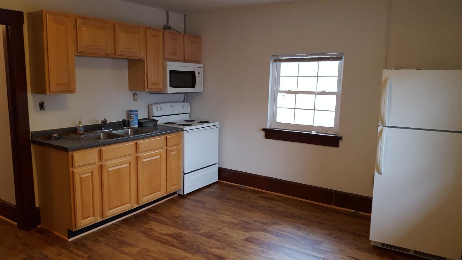 Building Photo - 1076 College Ave