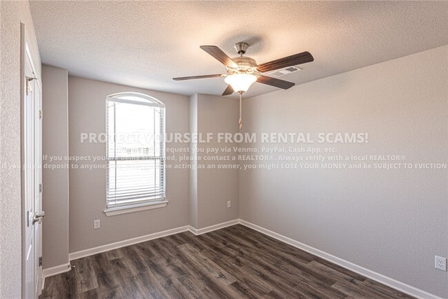 Building Photo - 4363 W Topeka Ave