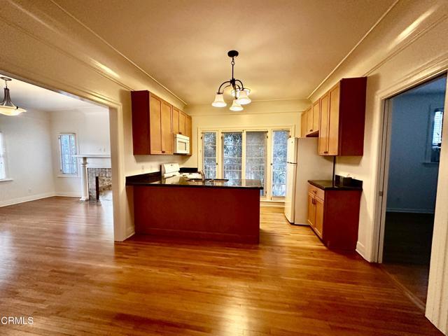 Building Photo - 588 S Mentor Ave