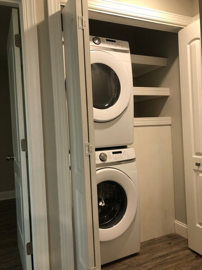 Building Photo - Oak Trail Apartments