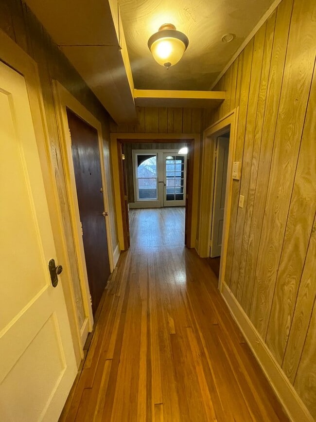 Building Photo - 2 BEDROOM LOCATED IN THE HEART OF THE ART DISTRICT!