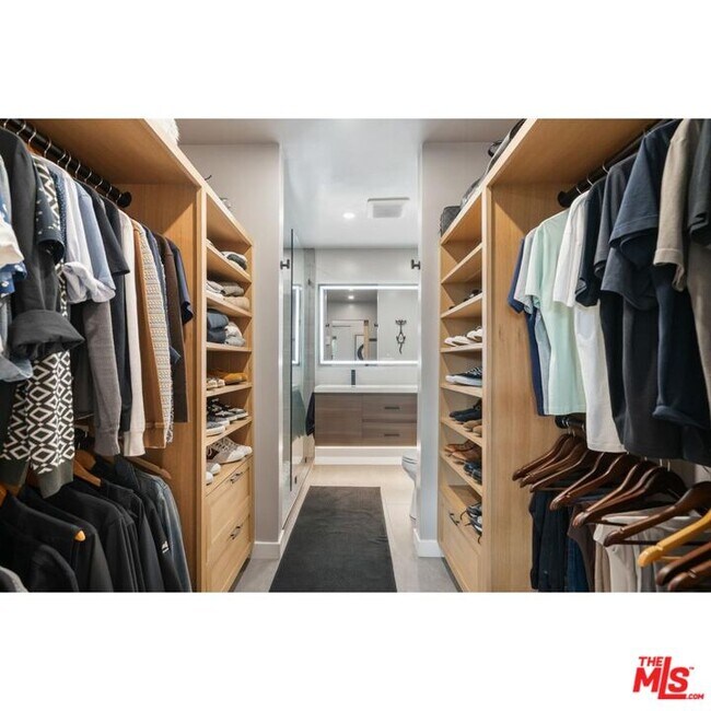 Building Photo - 1230 Horn Ave