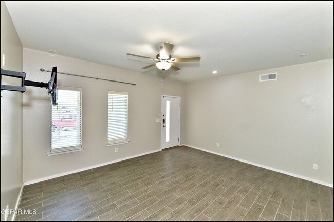 Building Photo - 541 Paseo Modesto Dr