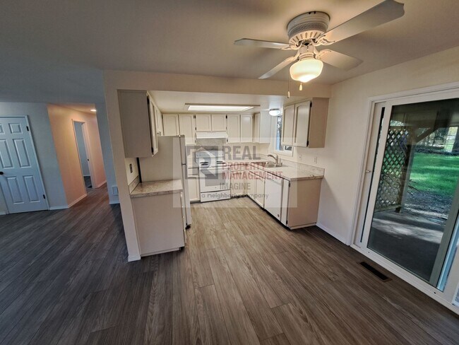 Building Photo - Newly Updated 3 Beds, 2 Bath Home on Quiet Street