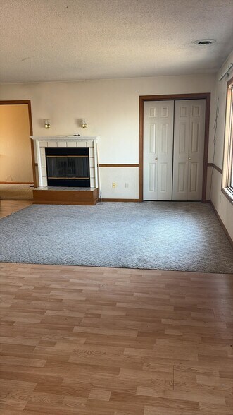 Building Photo - 1402 5th Ave