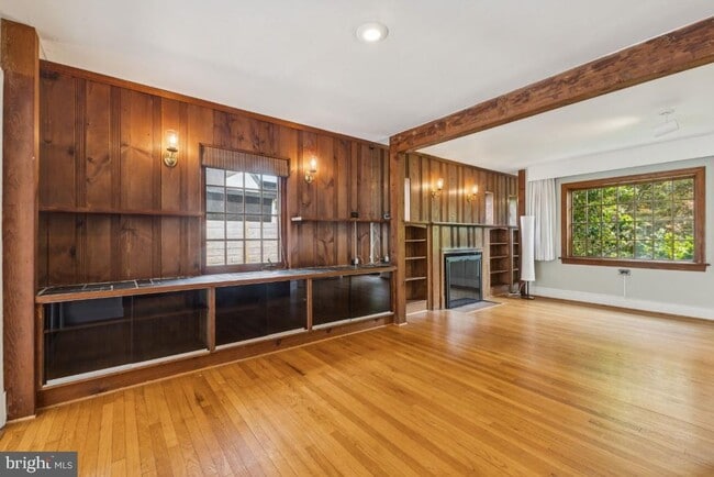 Building Photo - 1610 N Greenbrier St
