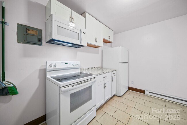 Building Photo - 2621 Druid Hls Wy