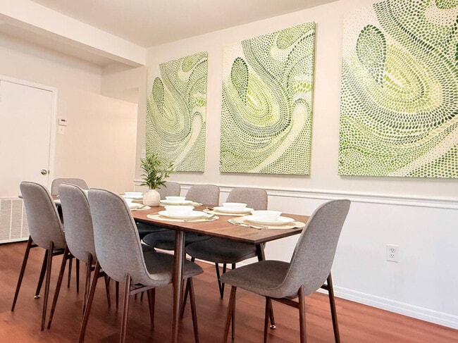 Building Photo - 904 15th St NE