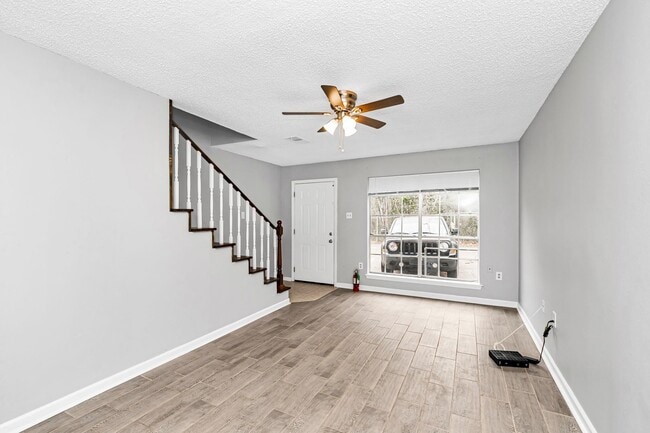 Building Photo - 2 Bedroom Condo in St Francisville Available Now