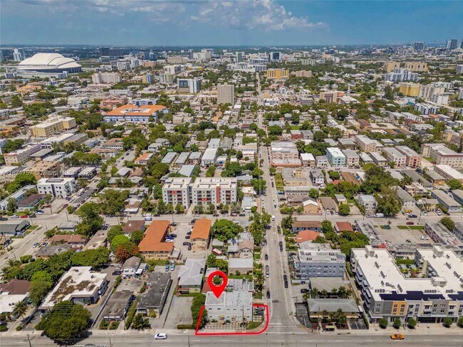 Building Photo - 1013 SW 7 ST Miami FL 33130