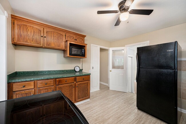 Building Photo - MOVE-IN SPECIAL: 1/2 OFF FIRST MONTH 3BR/2...