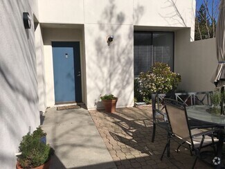 Building Photo - Studio available in quiet complex