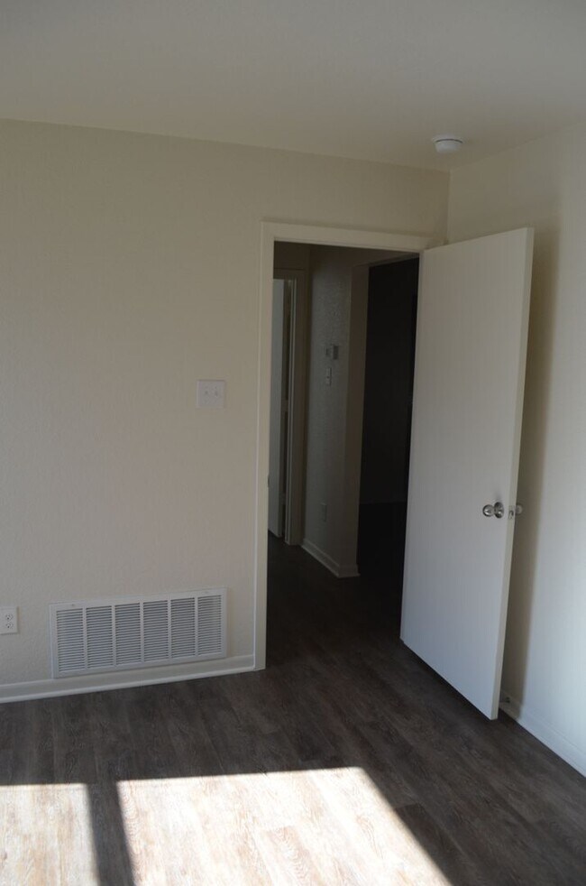 Building Photo - 400 Elbert Ln